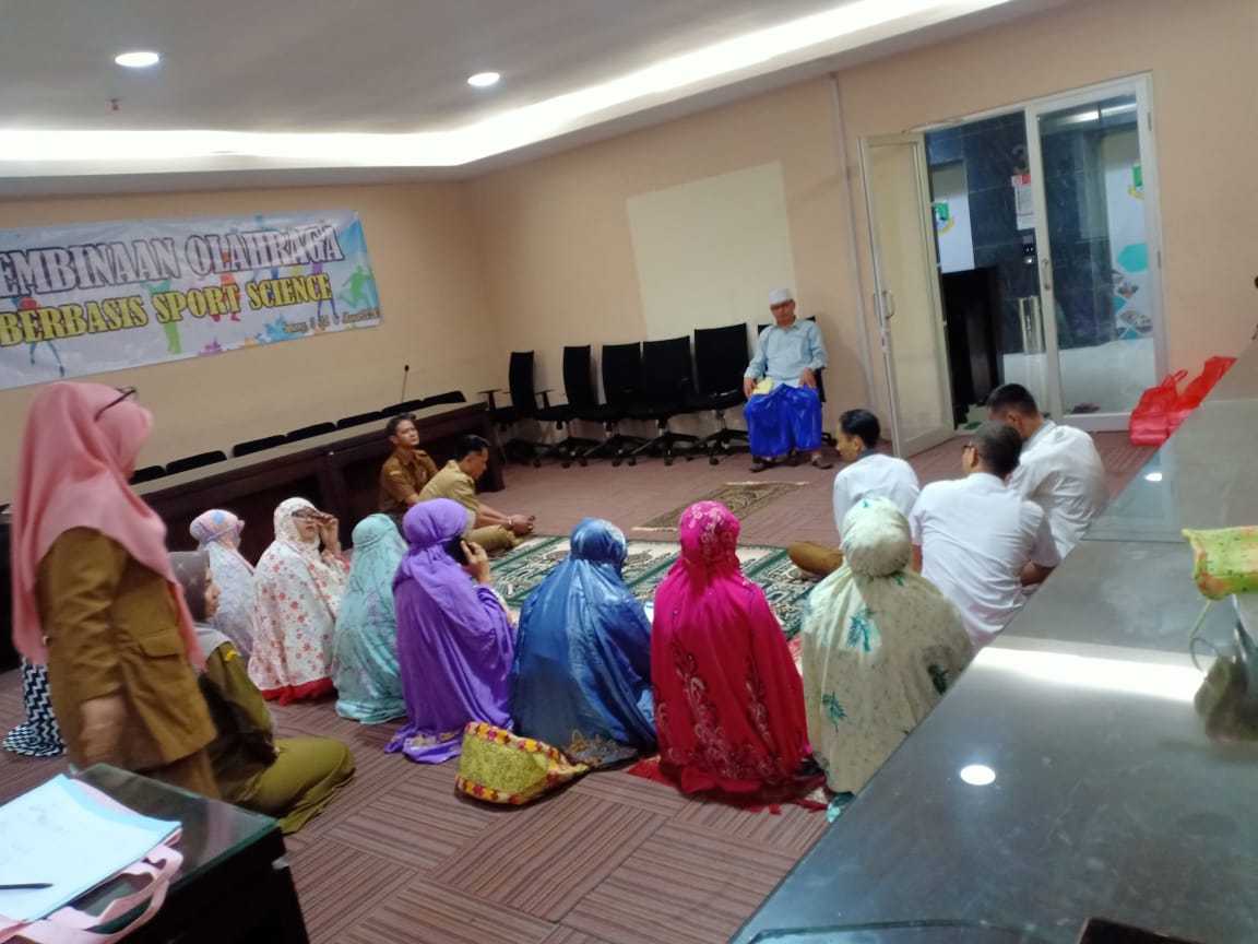 Ceramah Agama Pelihara Kualitas Mental Spiritual Pegawai Di Lingkungan Dinas Kepemudaan dan Olahraga Provinsi Banten