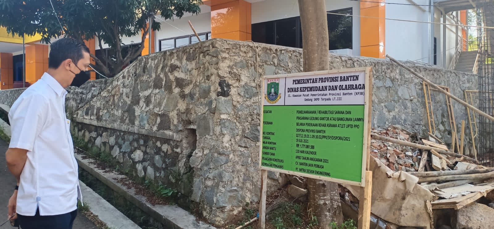 Plt. Kadispora Meninjau Langsung Rehabilitasi Asrama Atlet