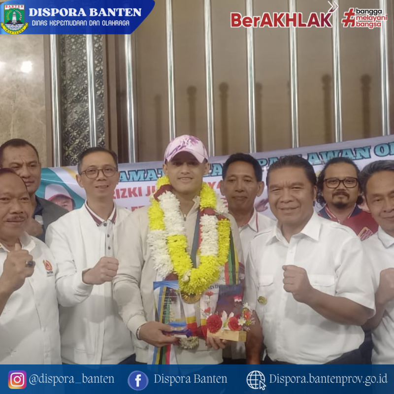 PJ GUBERNUR, KADISPORA BANTEN DAN KETUA KONI BANTEN MENYAMBUT ATLET RIZKI JUNIANSYAH DI BANDARA SEOKARNO HATTA